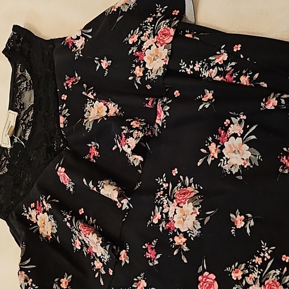 No comment pretty black stretchy Floral Blouse - Picture 6 of 7